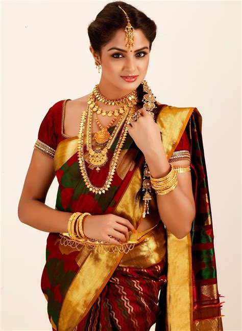 Free South Indian Women In Saree Photos